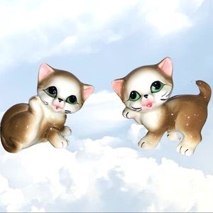 Small porcelain decoration cats